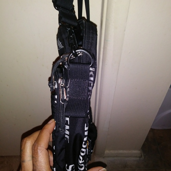 100% authentic supreme bag 7/10 conditions very ni - Picture 7 of 8